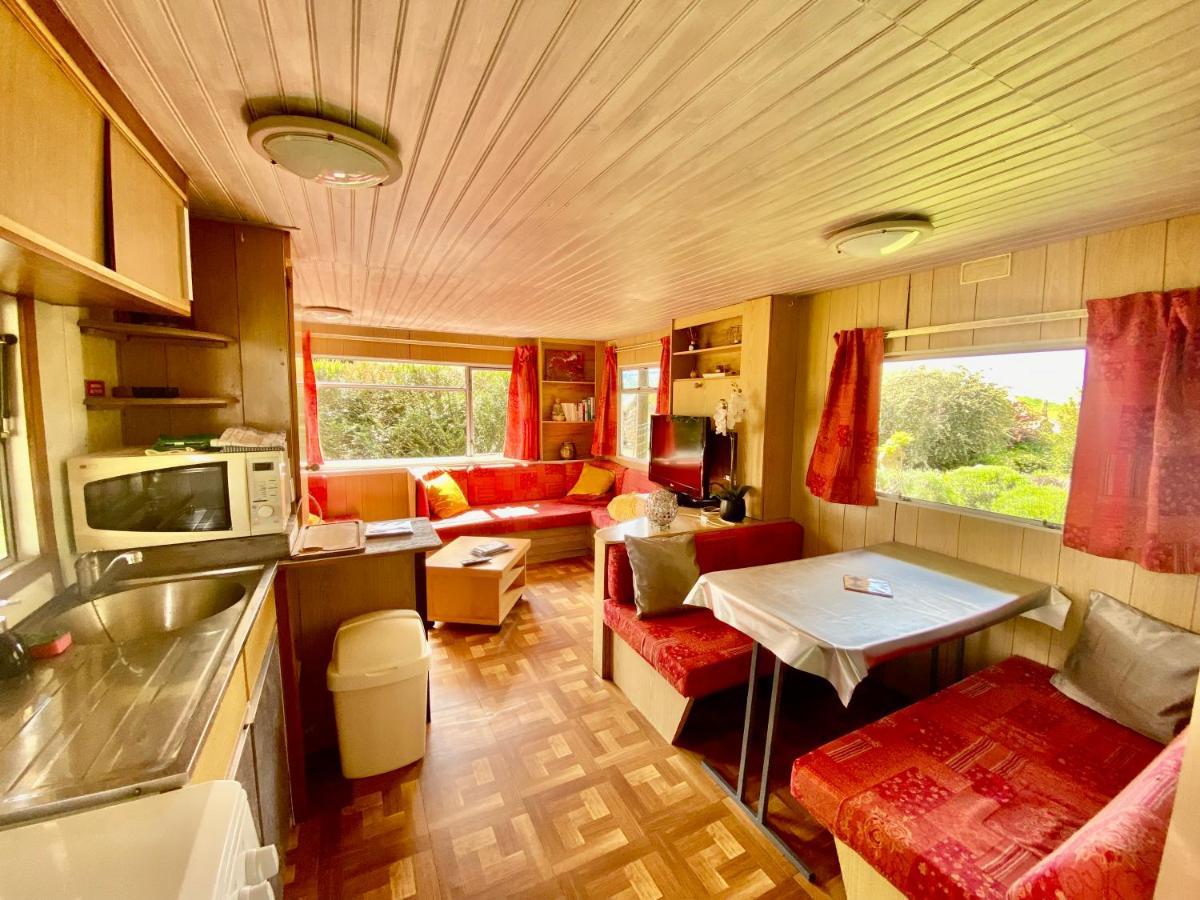 Mobilhome sous chalet en bois au calme à la ferme Josnes Extérieur photo