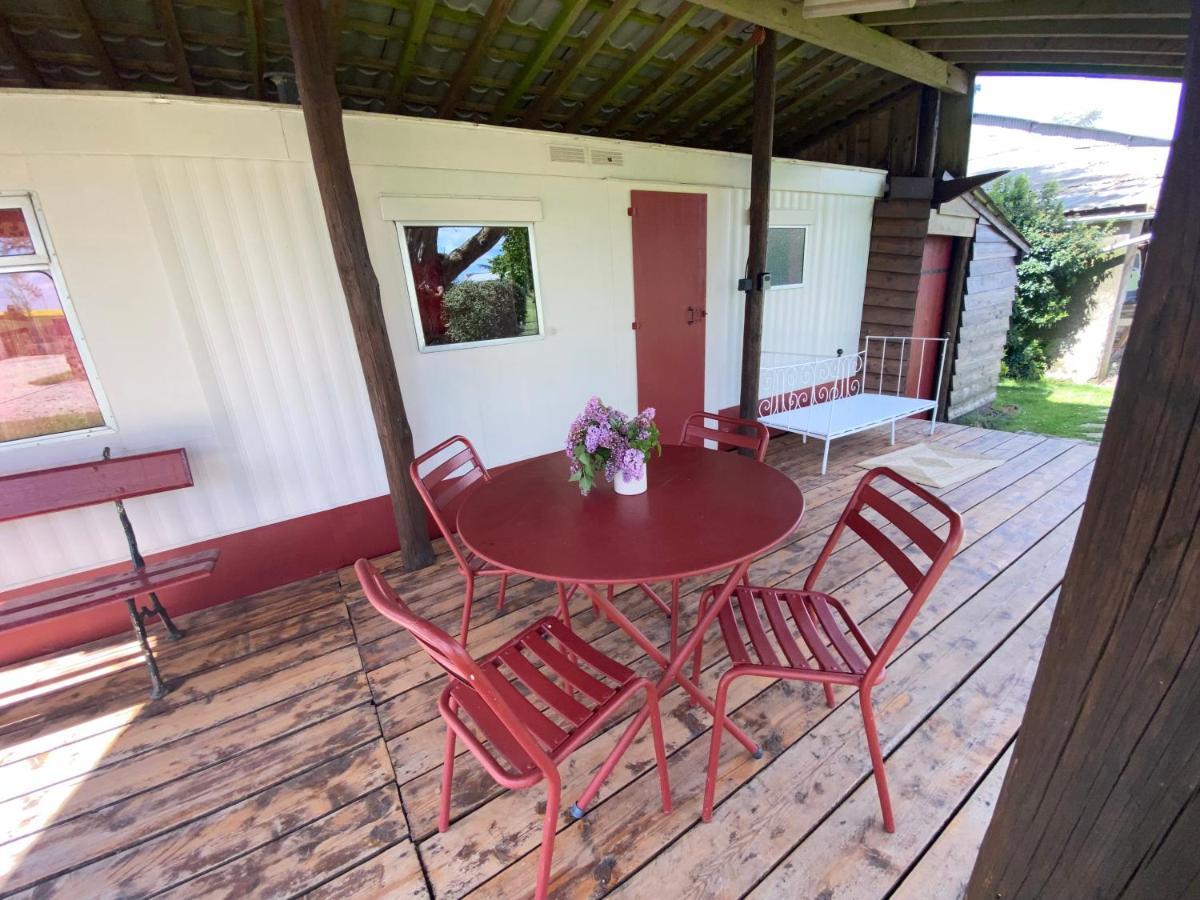 Mobilhome sous chalet en bois au calme à la ferme Josnes Extérieur photo